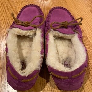 Ugg Dakota Slippers Kids- EUC